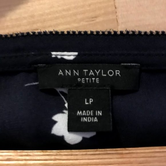 Navy floral print blouse (size Lp, Ann Taylor) - Picture 4 of 4